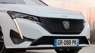 Peugeot E-308 SW - grille